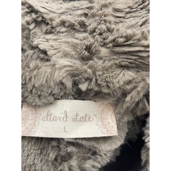 Altar’d State Faux Fur Longline Rose Pattern Vest Size L - Picture 8 of 10